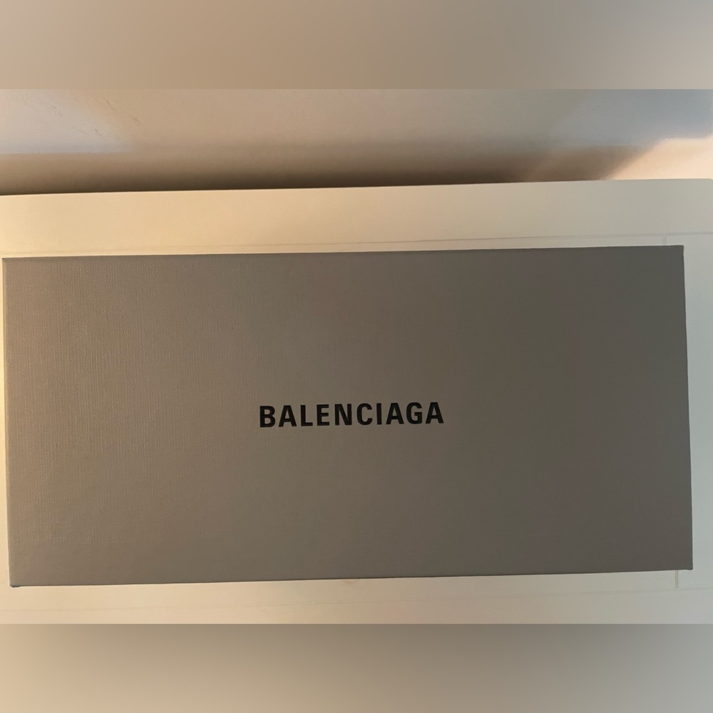 BALENCIAGA empty shoe box for pool slides with original tissue & 2 dust bags!!